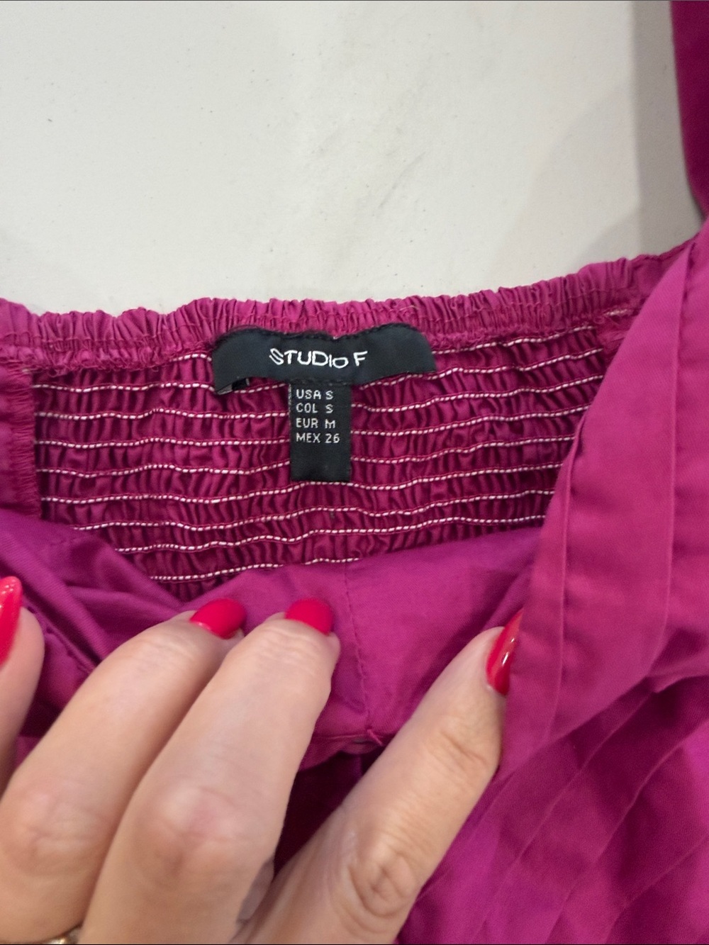 Pleated Magenta Puff-Sleeve Crop Top - Picture 2 of 7